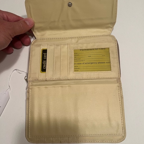 NWT Polyester‎ Women's Credit Card Wallet🔥🔥💰💰(C4) - Picture 3 of 6